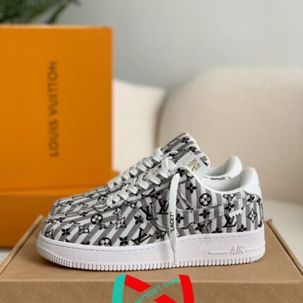 LOUIS VUITTON × NIKE AIR FORCE 1 SNEAKER