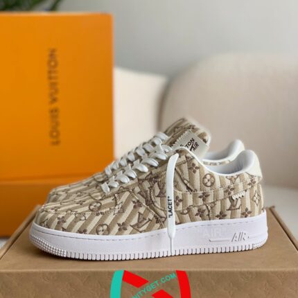 LOUIS VUITTON × NIKE AIR FORCE 1 SNEAKER