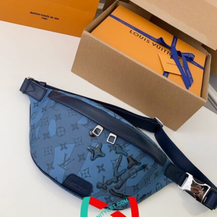 Louis Vuitton 2023 New DISCOVERY Droplet Blue Waistpack M22576 Size: 44 * 15 * 9cm