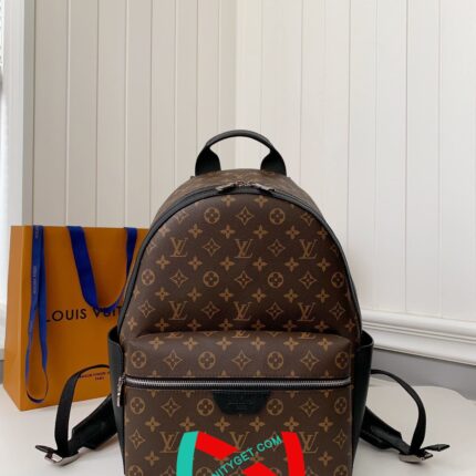 Louis Vuitton 24s New DISCOverY Small Backpack M46684. Top Quality Size: 29 * 38 * 20cm