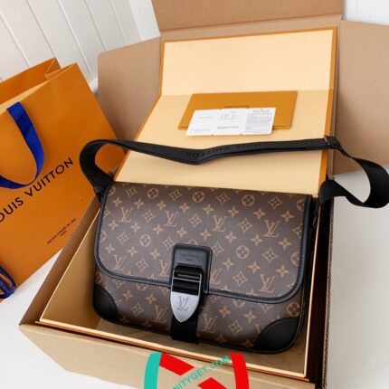 LOUIS VUITTON ARCHY messenger bag M46328 SIZE:35*24*8CM
