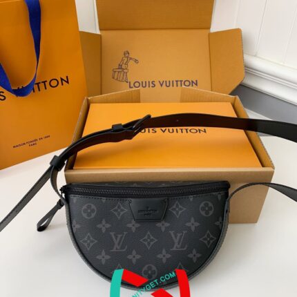 Louis Vuitton Autumn/Winter New LV MOON CROSSBODY Handbag M23835. Top Quality Size: 24.5 * 16 * 4.5c