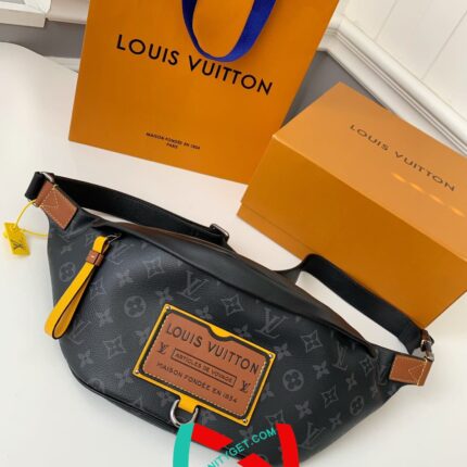 Louis Vuitton Marsupio Discovery M45220 .Size 47*20*9cm