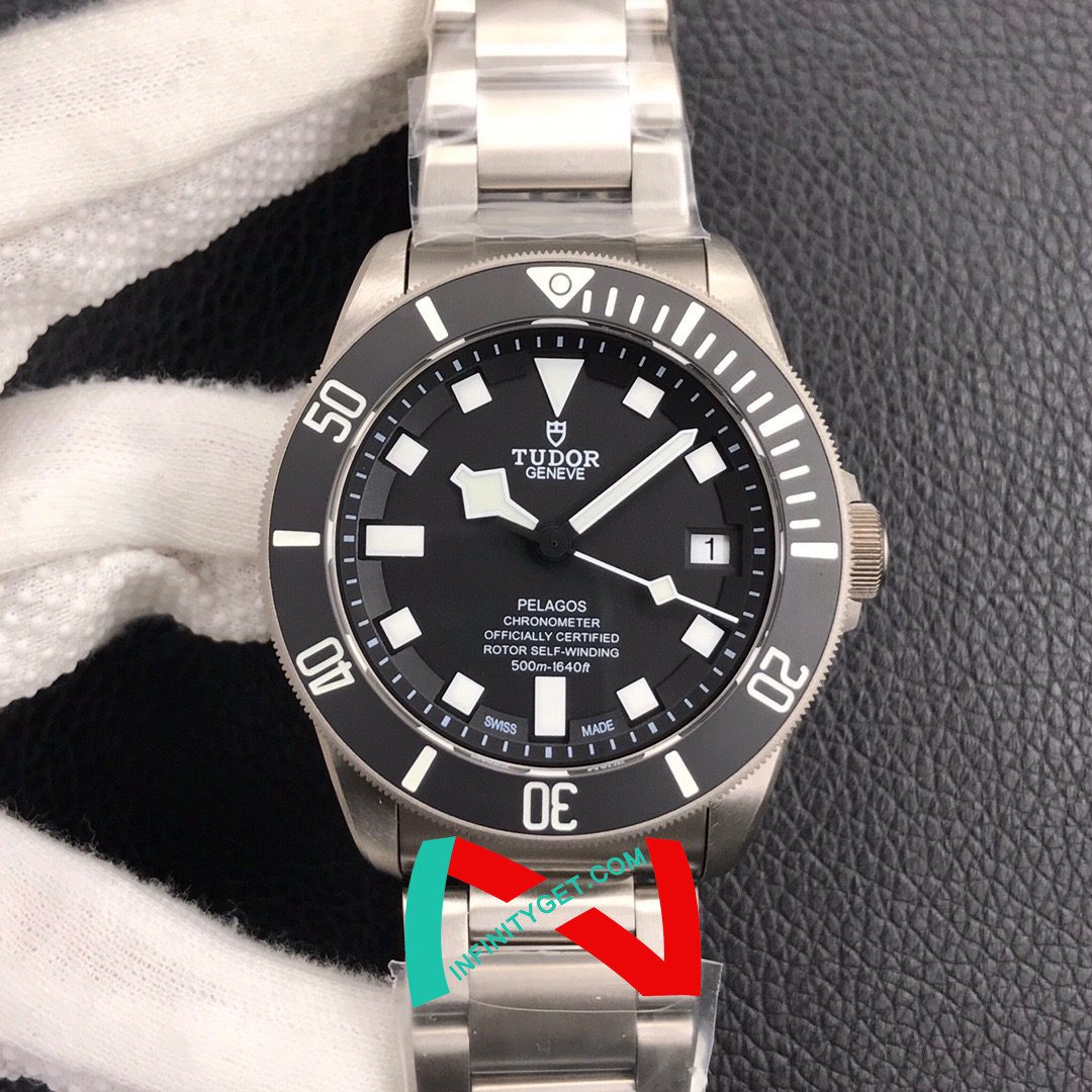 TUDOR Blue Pilot model